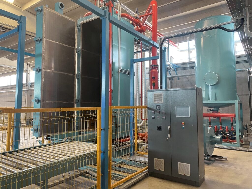 EPS block form machine with fixed wall configuration